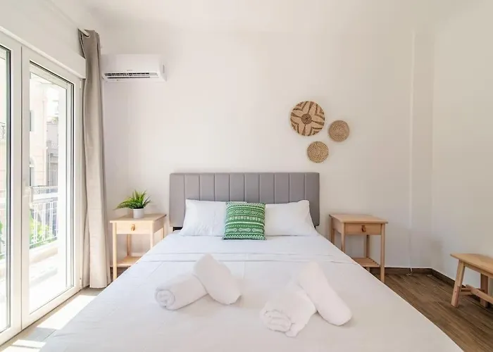 Charming Apartment With An Athenian Feel In Psyri