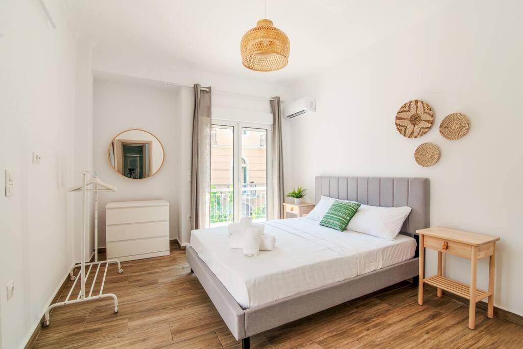 Charming With An Athenian Feel In Psyri * Atenas