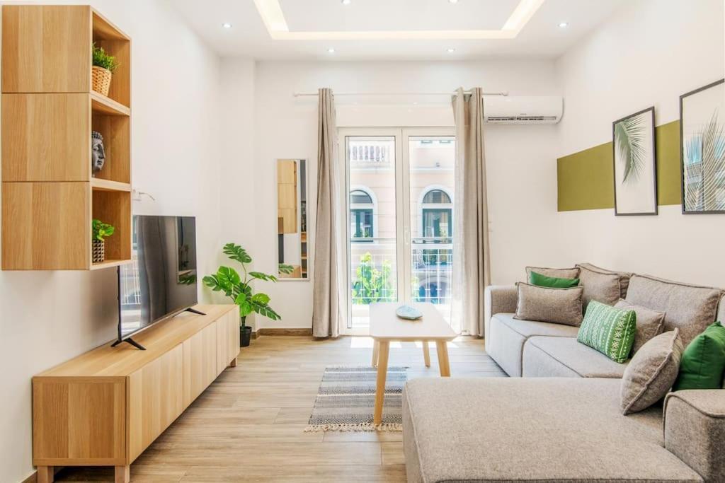 Charming With An Athenian Feel In Psyri Atenas